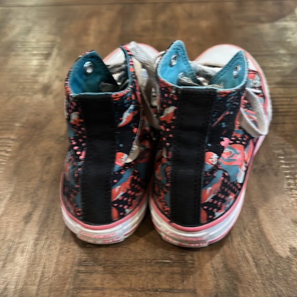 Girls size 2 converse - Picture 4 of 5
